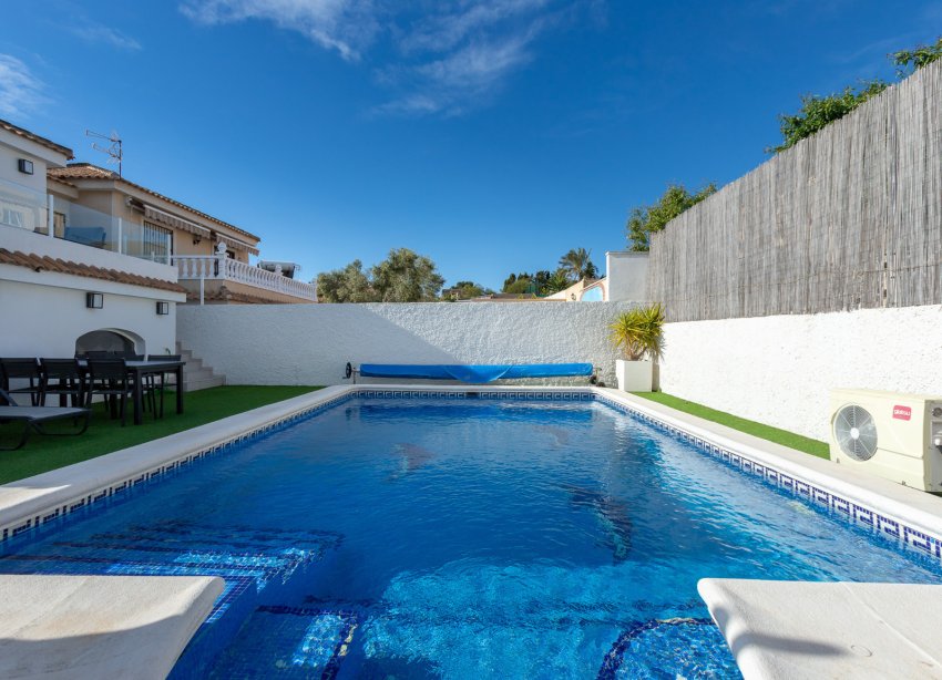 Resale - Villa / House - Torrevieja - Los Balcones