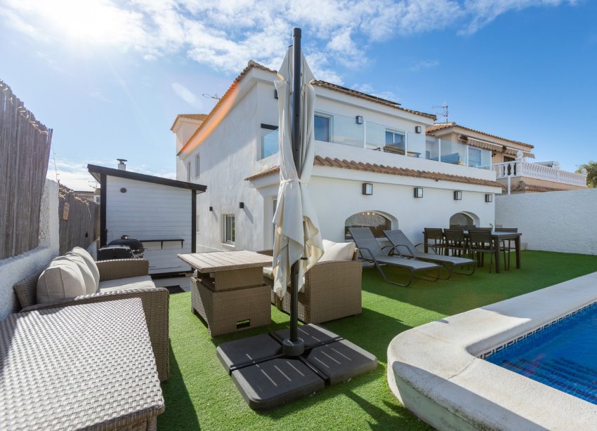 Resale - Villa / House - Torrevieja - Los Balcones