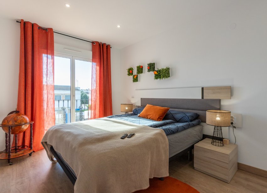 Resale - Villa / House - Torrevieja - Los Balcones