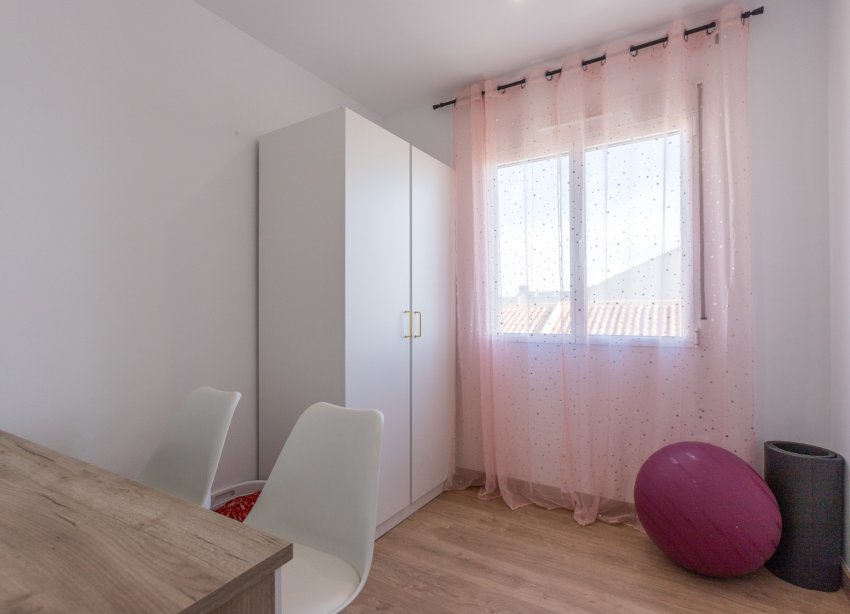 Resale - Villa / House - Torrevieja - Los Balcones