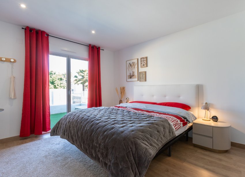 Resale - Villa / House - Torrevieja - Los Balcones
