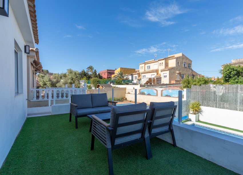 Resale - Villa / House - Torrevieja - Los Balcones