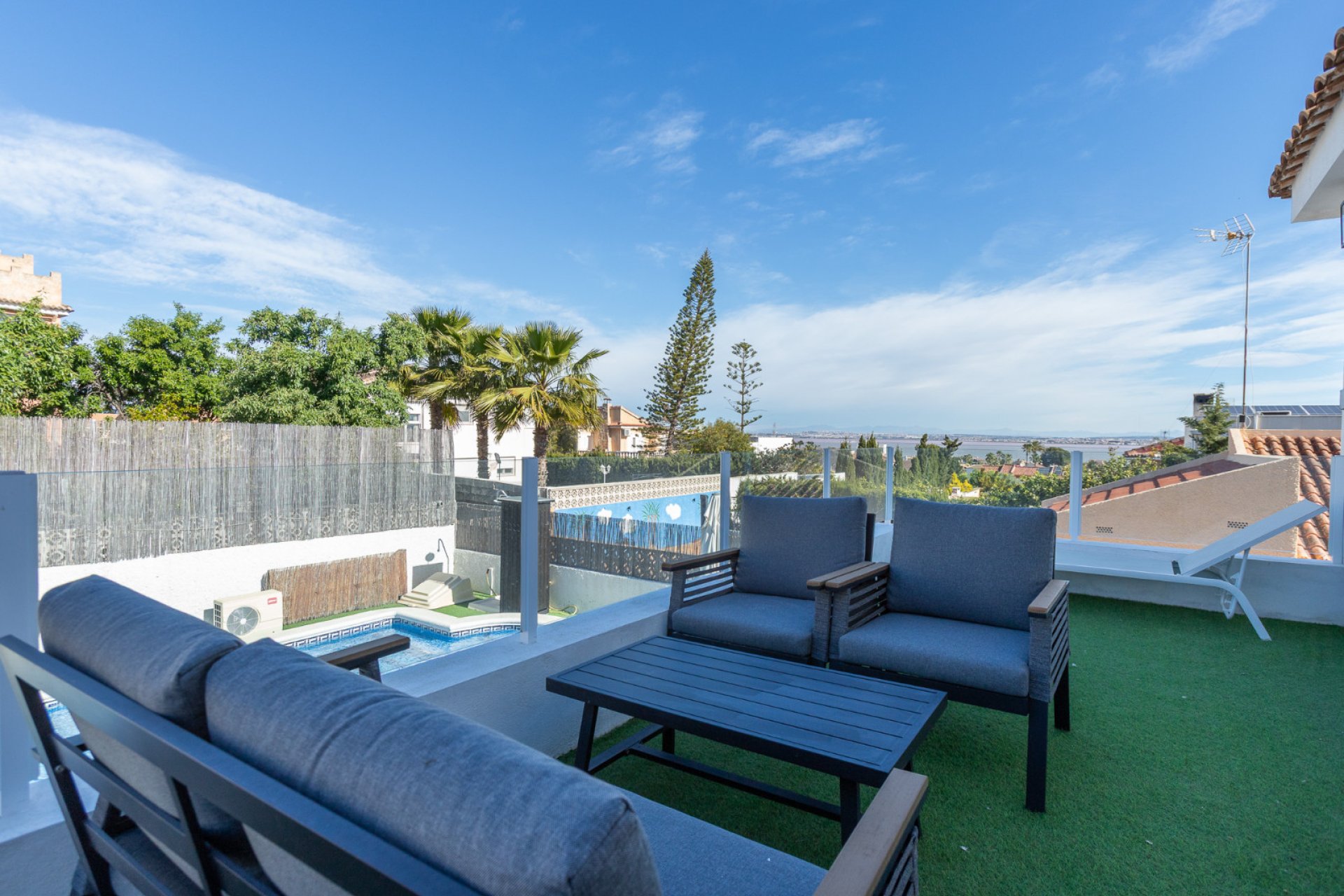 Resale - Villa / House - Torrevieja - Los Balcones