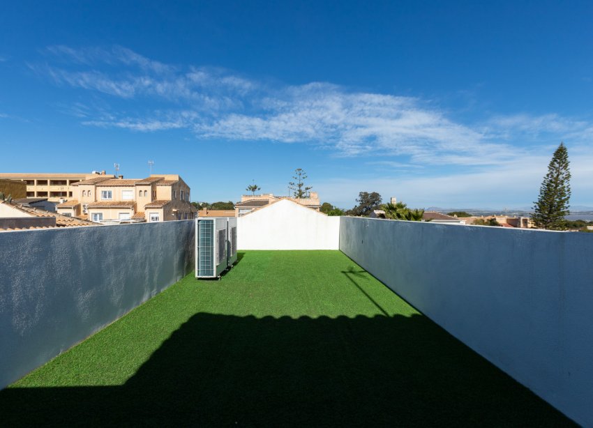 Resale - Villa / House - Torrevieja - Los Balcones