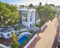 Resale - Villa / House - Torrevieja - Los Balcones