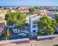 Resale - Villa / House - Torrevieja - Los Balcones