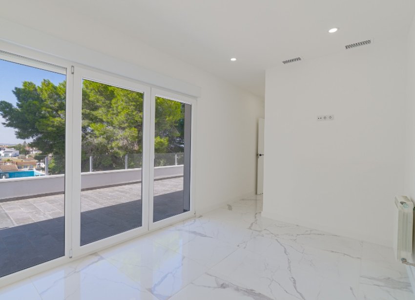 Resale - Villa / House - Torrevieja - Los Balcones