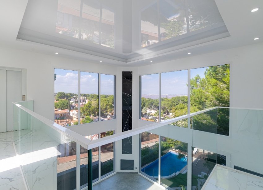 Resale - Villa / House - Torrevieja - Los Balcones