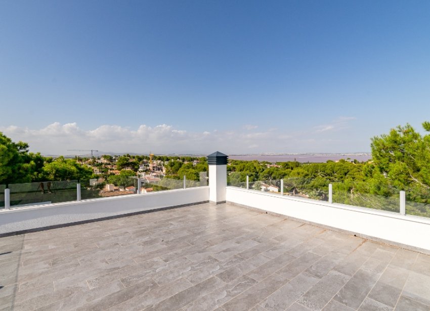 Resale - Villa / House - Torrevieja - Los Balcones