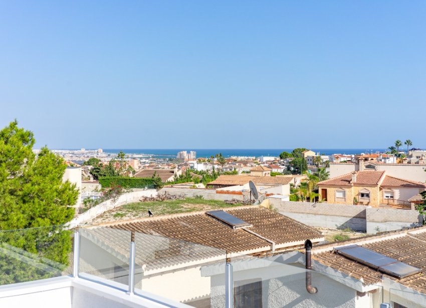 Resale - Villa / House - Torrevieja - Los Balcones