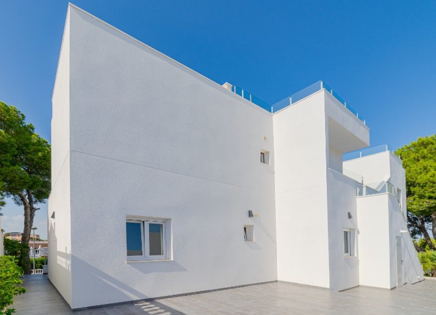 Resale - Villa / House - Torrevieja - Los Balcones