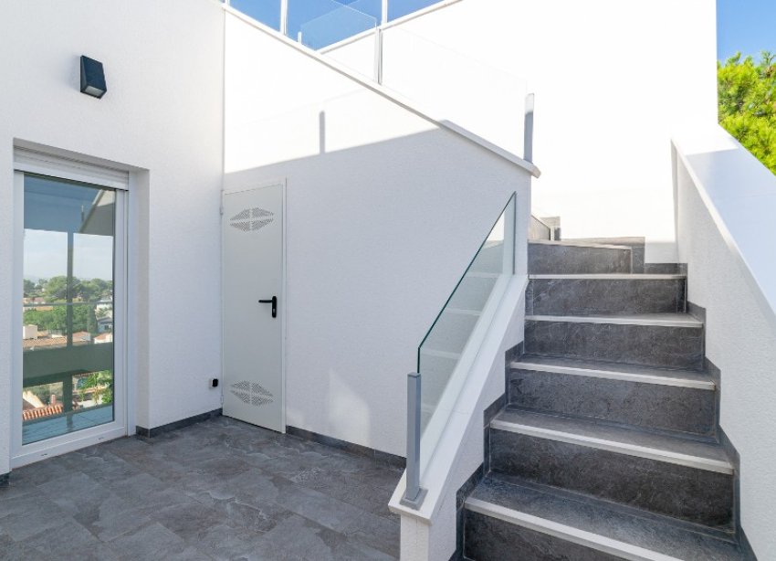 Resale - Villa / House - Torrevieja - Los Balcones