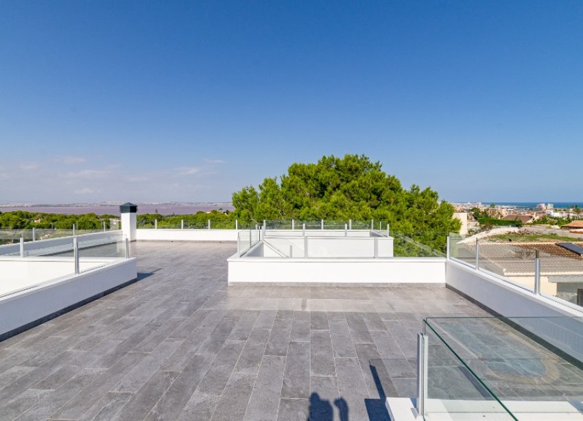 Resale - Villa / House - Torrevieja - Los Balcones