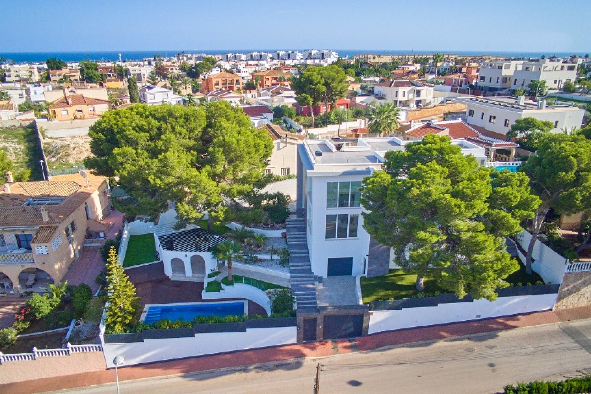 Resale - Villa / House - Torrevieja - Los Balcones