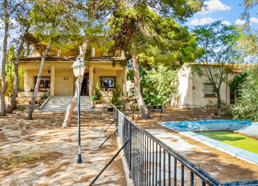 Resale - Villa / House - Torrevieja - Los Balcones