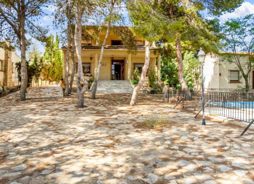 Resale - Villa / House - Torrevieja - Los Balcones