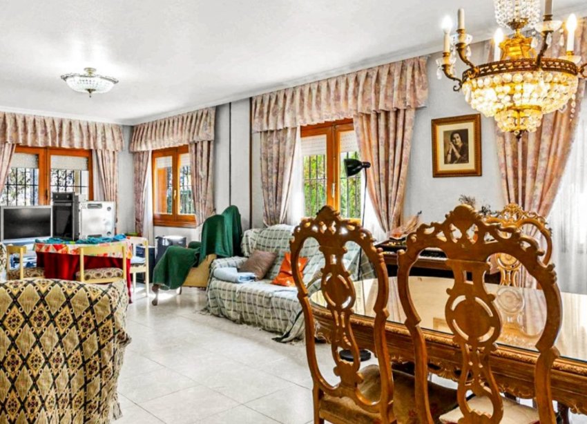 Resale - Villa / House - Torrevieja - Los Balcones