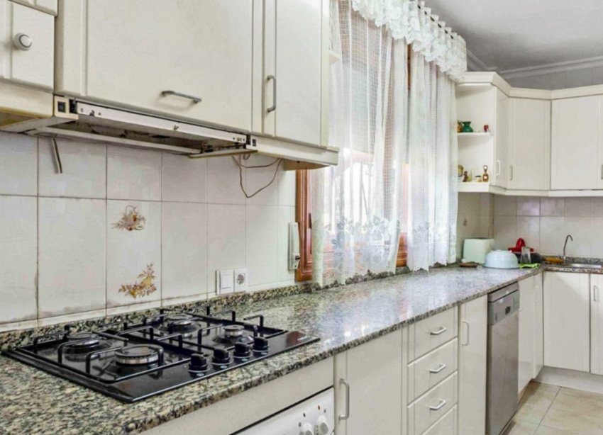 Resale - Villa / House - Torrevieja - Los Balcones