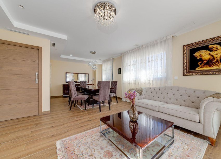 Resale - Villa / House - Torrevieja - Los Balcones
