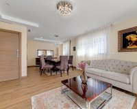 Resale - Villa / House - Torrevieja - Los Balcones