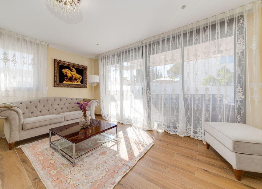 Resale - Villa / House - Torrevieja - Los Balcones
