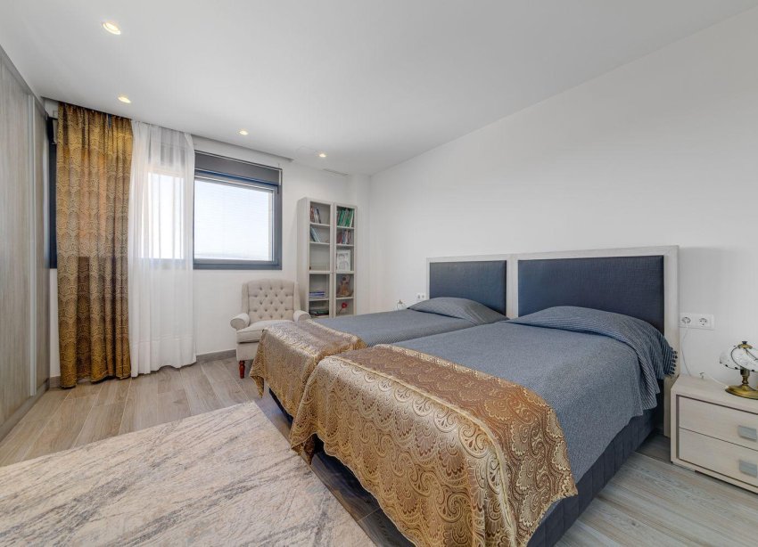 Resale - Villa / House - Torrevieja - Los Balcones