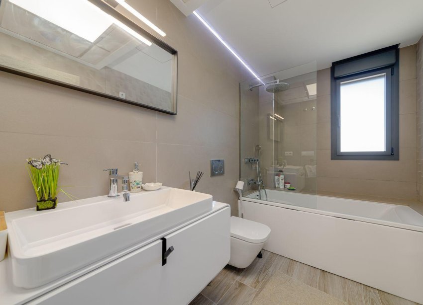 Resale - Villa / House - Torrevieja - Los Balcones