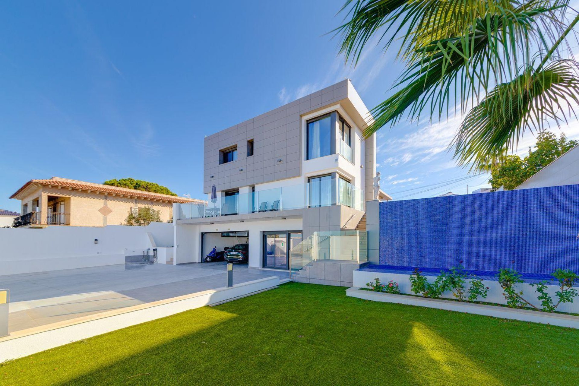 Resale - Villa / House - Torrevieja - Los Balcones