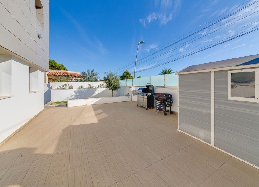 Resale - Villa / House - Torrevieja - Los Balcones