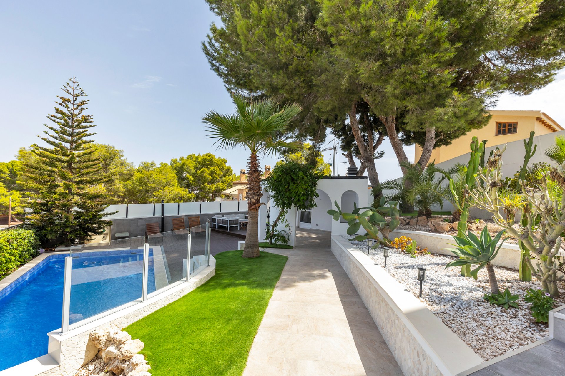 Resale - Villa / House - Torrevieja - Los Balcones