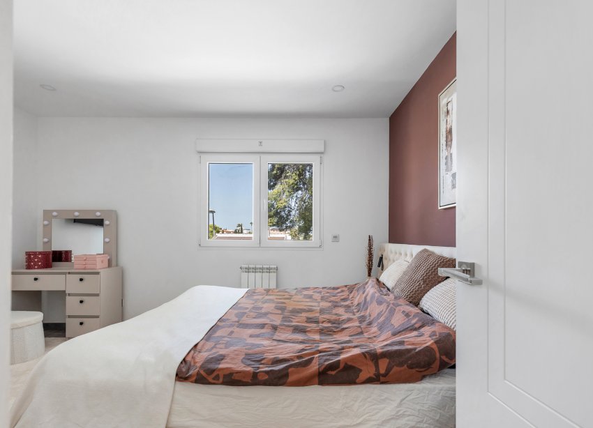 Resale - Villa / House - Torrevieja - Los Balcones