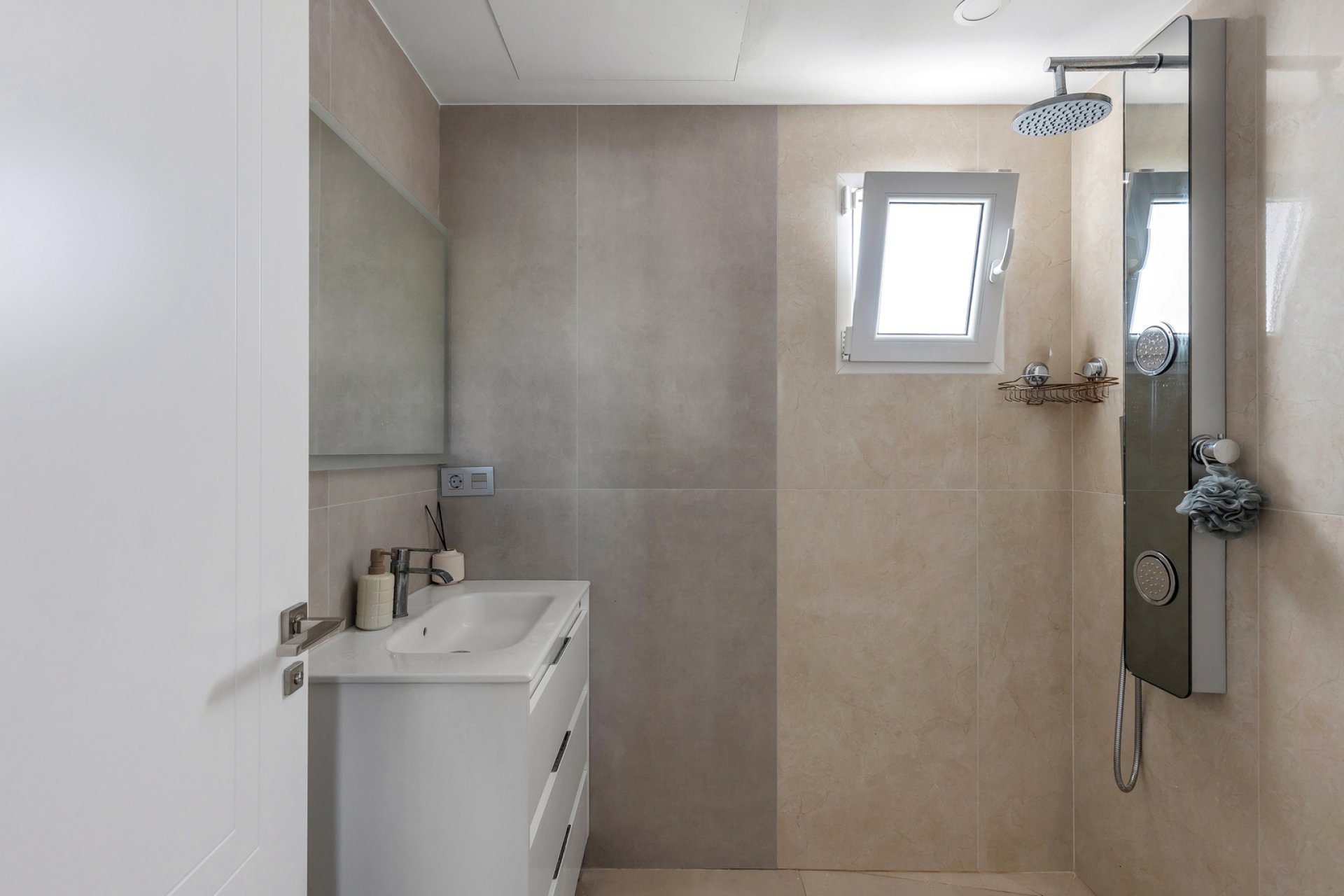 Resale - Villa / House - Torrevieja - Los Balcones