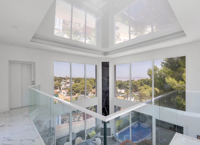 Resale - Villa / House - Torrevieja - Los Balcones