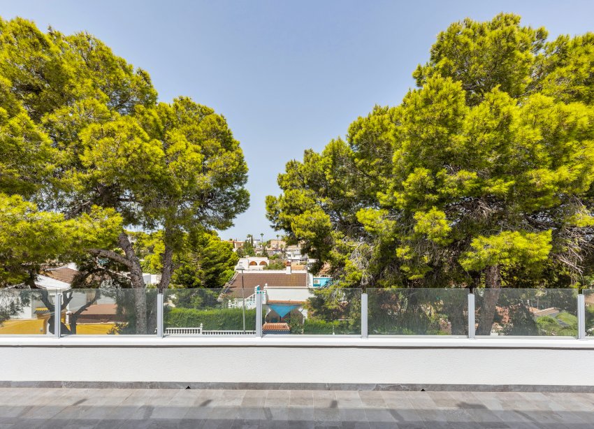 Resale - Villa / House - Torrevieja - Los Balcones