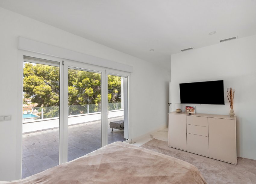 Resale - Villa / House - Torrevieja - Los Balcones
