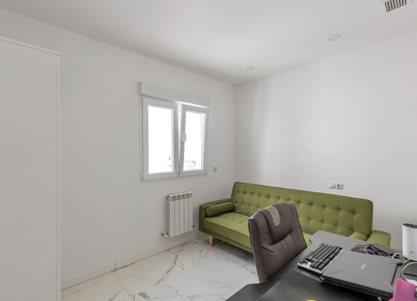 Resale - Villa / House - Torrevieja - Los Balcones