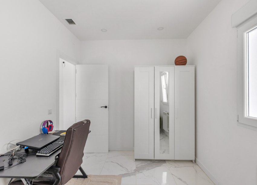 Resale - Villa / House - Torrevieja - Los Balcones