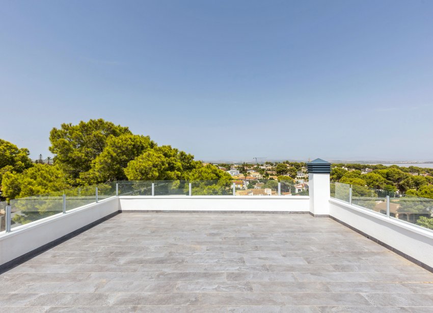 Resale - Villa / House - Torrevieja - Los Balcones