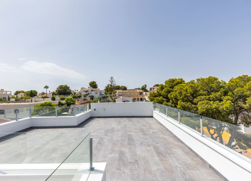 Resale - Villa / House - Torrevieja - Los Balcones