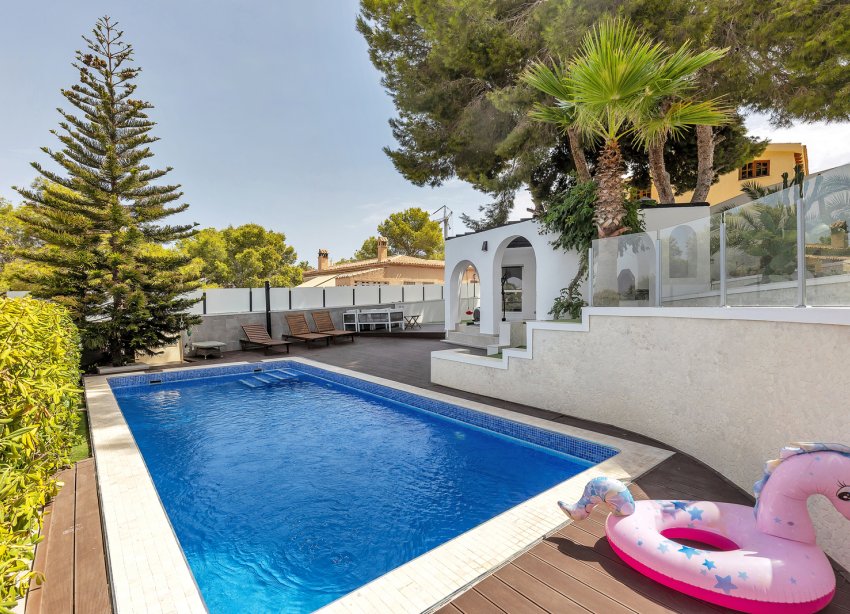 Resale - Villa / House - Torrevieja - Los Balcones