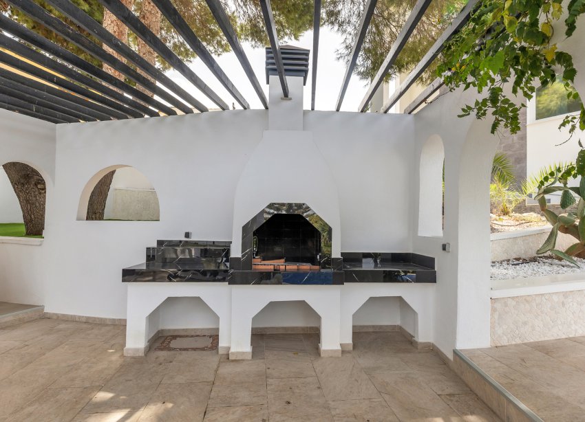 Resale - Villa / House - Torrevieja - Los Balcones