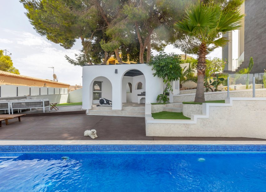 Resale - Villa / House - Torrevieja - Los Balcones