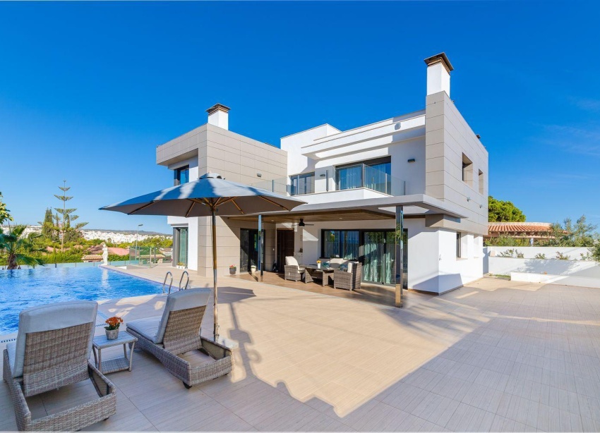 Resale - Villa / House - Torrevieja - Los Balcones