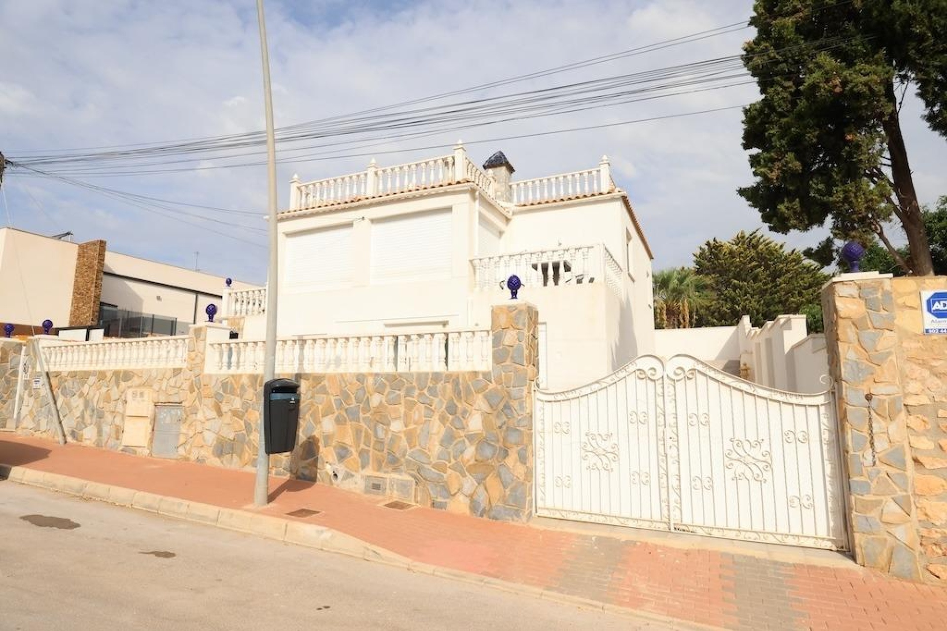 Resale - Villa / House - Torrevieja - Los Balcones