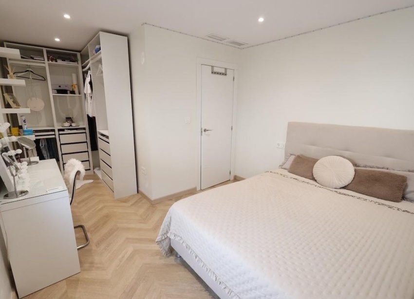 Resale - Villa / House - Torrevieja - Los Balcones