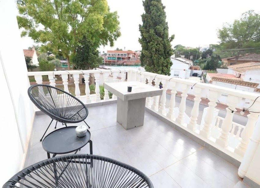 Resale - Villa / House - Torrevieja - Los Balcones