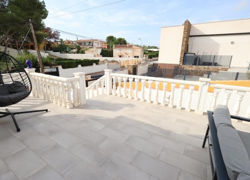 Resale - Villa / House - Torrevieja - Los Balcones