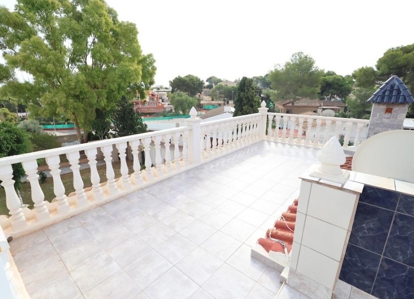 Resale - Villa / House - Torrevieja - Los Balcones