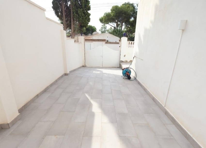 Resale - Villa / House - Torrevieja - Los Balcones