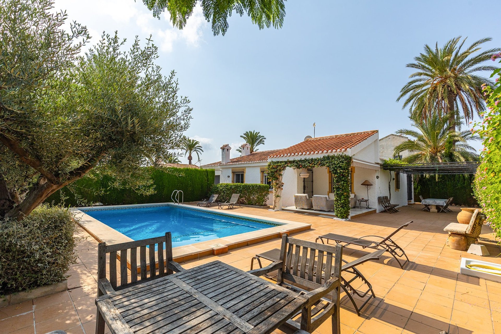 Resale - Villa / House - Torrevieja - Playa de los Locos